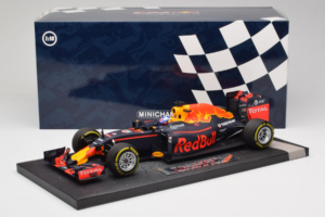 Red Bull RB12 Tag Heuer #3 D. Ricciardo Red Bull Racing Showcar 2016 Minichamps 1:18 117160003 Smola – slika 7 od 7