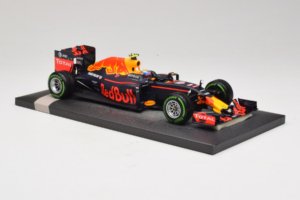 Red Bull RB12 Tag Heuer #33 M. Verstappen Red Bull Racing Showcar 2016 Minichamps 1:18 117161233 Smola – slika 4 od 7