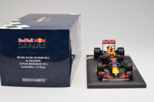 Red Bull RB12 Tag Heuer #33 M. Verstappen Red Bull Racing Showcar 2016 Minichamps 1:18 117161233 Smola – slika 6 od 7