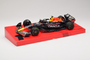 Red Bull RB18 #1 M. Verstappen Oracle Red Bull Racing Japanese Grand Prix Winner World Champion 2022 Minichamps 1:18 11322280 – slika 2 od 7