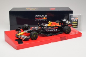 Red Bull RB18 #1 M. Verstappen Oracle Red Bull Racing Japanese Grand Prix Winner World Champion 2022 Minichamps 1:18 11322280 – slika 7 od 7