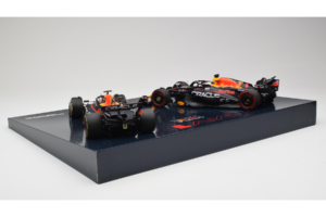 Red Bull RB19 Honda RBPT #1 M. Verstappen Oracle Red Bull Racing Qatar Grand Prix World Champion 2023 Minichamps 1:18 1122318 – slika 4 od 6