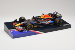 Red Bull RB19 #1 M. Verstappen Oracle Red Bull Racing United States Grand Prix Winner World Champion 2023 Minichamps 1:18 113 – slika 2 od 7