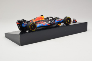 Red Bull RB19 #1 M. Verstappen Oracle Red Bull Racing United States Grand Prix Winner World Champion 2023 Minichamps 1:18 113 – slika 3 od 7
