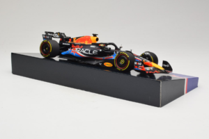 Red Bull RB19 #1 M. Verstappen Oracle Red Bull Racing United States Grand Prix Winner World Champion 2023 Minichamps 1:18 113 – slika 4 od 7