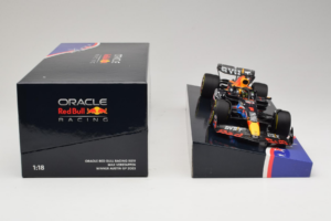 Red Bull RB19 #1 M. Verstappen Oracle Red Bull Racing United States Grand Prix Winner World Champion 2023 Minichamps 1:18 113 – slika 6 od 7
