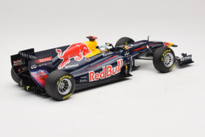 Red Bull RB7 Renault #1 S. Vettel Red Bull Racing Showcar 2011 Minichamps 1:18 110110071-1 Kovina – slika 2 od 7