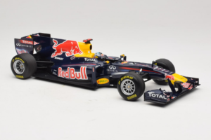 Red Bull RB7 Renault #1 S. Vettel Red Bull Racing Showcar 2011 Minichamps 1:18 110110071-1 Kovina – slika 4 od 7