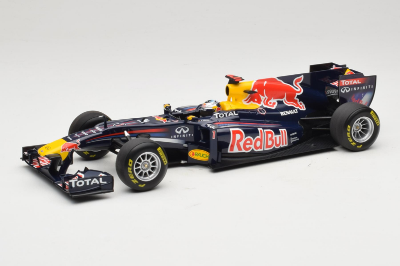 Red Bull RB7 Renault #1 S. Vettel Red Bull Racing Showcar 2011 Minichamps 1:18 110110071-1 Kovina