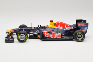 Red Bull RB7 Renault #1 S. Vettel Red Bull Racing World Champion 2011 Minichamps 1:18 110110001 Kovina – slika 3 od 6