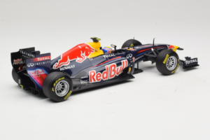 Red Bull RB7 Renault #2 M. Webber Red Bull Racing Showcar 2011 Minichamps 1:18 110110002 Kovina – slika 2 od 7