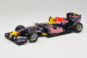 Red Bull RB7 Renault #2 M. Webber Red Bull Racing Showcar 2011 Minichamps 1:18 110110002 Kovina