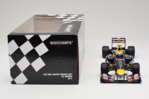 Red Bull RB7 Renault #2 M. Webber Red Bull Racing Showcar 2011 Minichamps 1:18 110110002 Kovina – slika 7 od 7