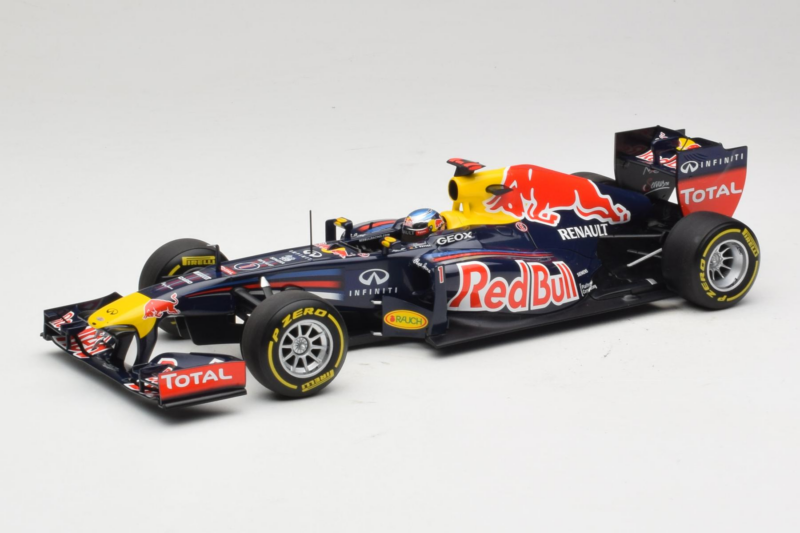 Red Bull RB8 Renault #1 S. Vettel Red Bull Racing Showcar 2012 Minichamps 1:18 110120071 Kovina