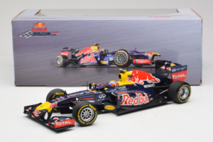 Red Bull RB8 Renault #2 M. Webber Red Bull Racing Showcar 2012 Minichamps 1:18 110120072 Kovina – slika 7 od 7