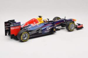 Red Bull RB9 Renault #2 M. Webber Infiniti Red Bull Racing Showcar 2013 Minichamps 1:18 110130072 Kovina – slika 2 od 6