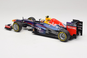 Red Bull RB9 Renault #2 M. Webber Infiniti Red Bull Racing Showcar 2013 Minichamps 1:18 110130072 Kovina – slika 5 od 6