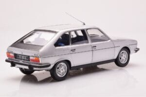 Renault 30 TX Srebrn Norev 1:18 185272 Kovina – slika 3 od 8