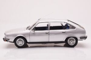Renault 30 TX Srebrn Norev 1:18 185272 Kovina – slika 4 od 8