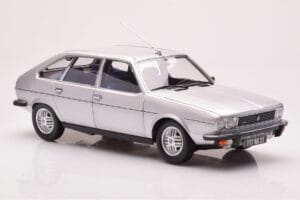 Renault 30 TX Srebrn Norev 1:18 185272 Kovina – slika 6 od 8