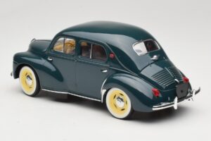 Renault 4CV Zelena Solido 1:18 8047 Kovina – slika 5 od 6