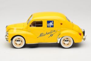 Renault 4CV Michelin Yellow Solido 1:18 82002 Kovina – slika 3 od 6