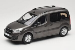 Renault Juvaquatre Break 300 kg Slonokoščena Norev 1:18 185260 Kovina