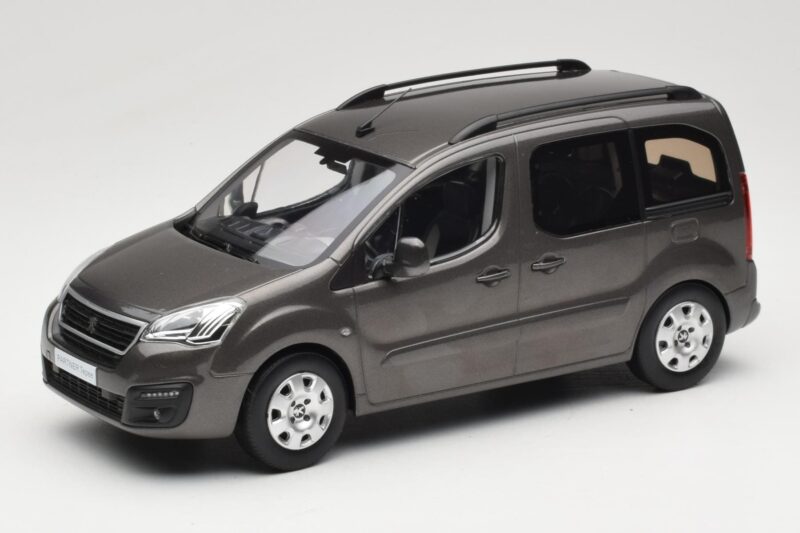Renault Juvaquatre Break 300 kg Slonokoščena Norev 1:18 185260 Kovina
