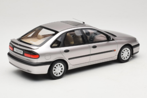Renault Laguna V6 3.0 Baccara Opal Grey Otto 1:18 OT1185 Smola – slika 2 od 6