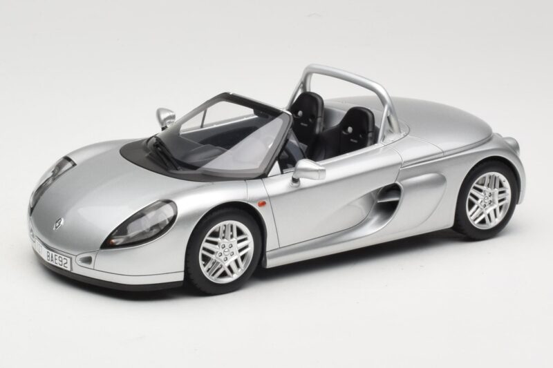 Renault Spider Srebrna Otto 1:18 OT1142 Smola