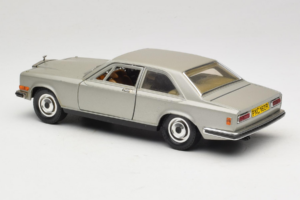 Rolls-Royce Camargue Srebrna Diamond Edition Bburago 1:18 3001-M3 Kovina – slika 7 od 8