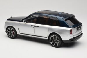 Rolls-Royce Cullinan Modra & Srebrna Dvobarvna OEM 1:18 028-16B Kovina – slika 7 od 8