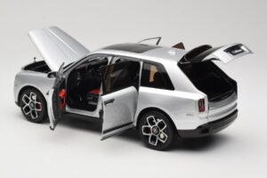 Rolls-Royce Cullinan Srebrn S Shadow Wheels OEM 1:18 028-16A Kovina – slika 5 od 8