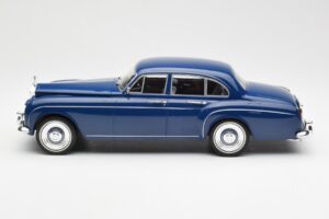 Rolls-Royce Silver Cloud III Flying Spur Mulliner RHD Temno Moder MCG 1:18 MCG18124 Kovina – slika 3 od 6