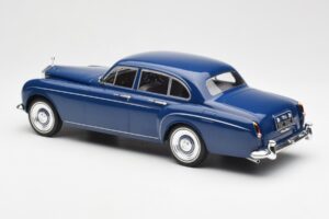 Rolls-Royce Silver Cloud III Flying Spur Mulliner RHD Temno Moder MCG 1:18 MCG18124 Kovina – slika 5 od 6