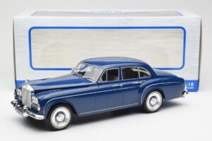 Rolls-Royce Silver Cloud III Flying Spur Mulliner RHD Temno Moder MCG 1:18 MCG18124 Kovina – slika 6 od 6