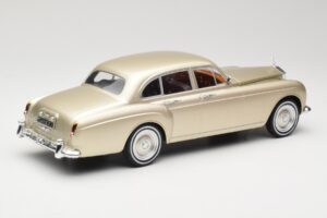 Rolls-Royce Silver Cloud III Flying Spur H.J. Mulliner Zlata MCG 1:18 MCG18058 Kovina – slika 2 od 6