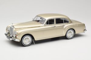 Rolls-Royce Silver Cloud III Flying Spur H.J. Mulliner Zlata MCG 1:18 MCG18058 Kovina