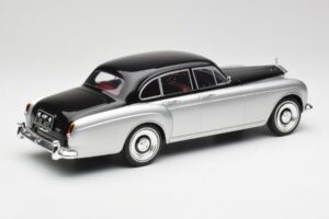 Rolls-Royce Silver Cloud III Mulliner Srebrna & Črn MCG 1:18 MCG18128 Kovina – slika 2 od 6