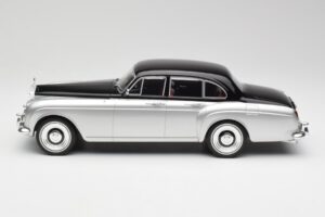 Rolls-Royce Silver Cloud III Mulliner Srebrna & Črn MCG 1:18 MCG18128 Kovina – slika 3 od 6