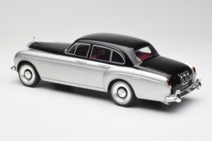 Rolls-Royce Silver Cloud III Mulliner Srebrna & Črn MCG 1:18 MCG18128 Kovina – slika 5 od 6