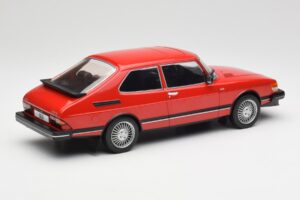 Saab 900 GL Rdeč MCG 1:18 MCG18340 Kovina – slika 3 od 6