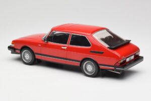 Saab 900 GL Rdeč MCG 1:18 MCG18340 Kovina – slika 4 od 6