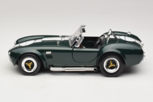 Shelby Cobra 427 S/C Temno Zelena Bele Črte Road Signature 1:18 92058-P1 Kovina – slika 4 od 8