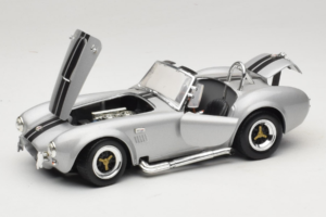 Shelby Cobra 427S/C Srebrna S Črnimi Progami Road Signature 1:18 92058 Kovina – slika 2 od 8