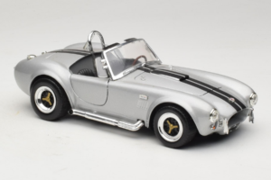 Shelby Cobra 427S/C Srebrna S Črnimi Progami Road Signature 1:18 92058 Kovina – slika 6 od 8