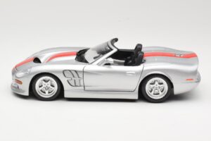 Shelby Series 1 Srebrna Bburago 1:18 3323 Kovina – slika 4 od 8