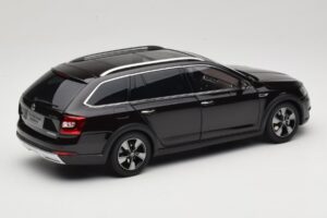 Skoda Octavia Mk4 Combi Rjava Paudi Model 1:18 ZMR000005BRA Kovina – slika 3 od 8