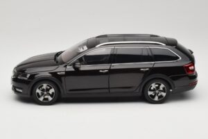 Skoda Octavia Mk4 Combi Rjava Paudi Model 1:18 ZMR000005BRA Kovina – slika 4 od 8