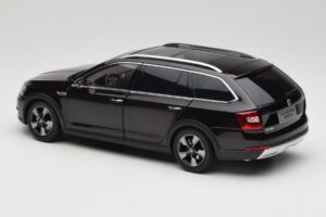 Skoda Octavia Mk4 Combi Rjava Paudi Model 1:18 ZMR000005BRA Kovina – slika 7 od 8